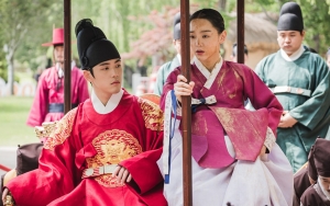 Kim Jung Hyun Ternyata Tahu Arti 'No Touch' Shin Hye Sun di 'Mr. Queen' Buat Netizen Geger