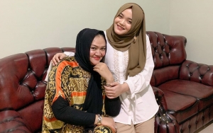 Putri Delina Pamer Foto Kenangan Bareng Mendiang Ibunda: Bidadari Surgaku