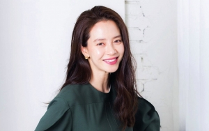 Song Ji Hyo Rayakan 20 Tahun Karir dengan Posting Foto Cantik dan Pamerkan Hadiah Fans 
