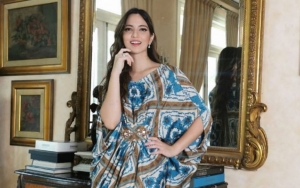 Liburan Mewah ke Dubai, Nia Ramadhani Grogi Saat Cicipi Kue Bertopping Emas