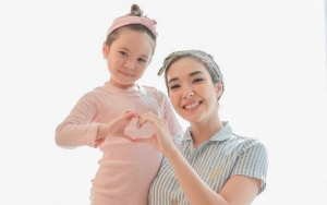 Gisella Anastasia Bocorkan Kebiasaan Unik Gempi Saat Tidur, Bikin Ngakak
