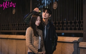 Cha Eunwoo ASTRO Romantis Genggam Tangan Moon Ga Young di 'True Beauty', Fans Deg-Degan