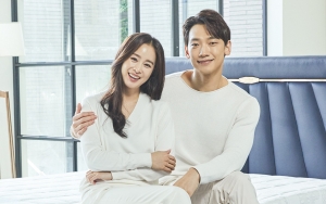 Rain dan Kim Tae Hee Tak Malu Tunjukkan Kemesraan Saat Bintangi Iklan Kasur