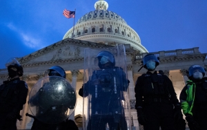 Curhat Aparat Polisi yang Amankan Rusuh Massa Trump di Gedung Capitol