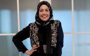 Ely Sugigi Lagi-Lagi Posting Foto Lepas Hijab, Minta Maaf dan Beber Fakta Mengejutkan Ini