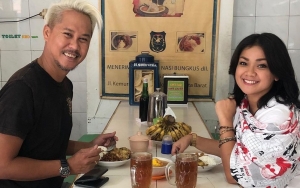 Video Haru Nirina Zubir Umumkan Negatif Covid-19 Usai Isolasi Mandiri Sebulan, Jadi Kado Ultah Suami