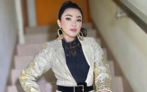 Sambil Menangis, Fitri Carlina Ngaku Dapat Firasat Soal Kecelakaan Pesawat Sriwijaya Air