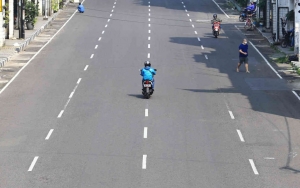 Hari Pertama PSBB Ketat Jakarta: Volume Kendaraan Bermotor Turun dan Jumlah Pesepeda Naik  