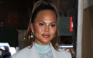 Chrissy Teigen Istri John Legend Kritik Pemerintah RI Soal Kecelakaan Sriwijaya Air
