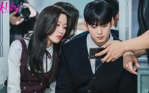Gagal Ciuman, Adegan Mesra Cha Eunwoo dan Moon Ga Young di 'True Beauty' Kacau Balau Gara-Gara Ini