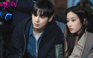 Cha Eunwoo ASTRO Digoda Sutradara Saat Syuting Adegan Romantis Bareng Moon Ga Young di 'True Beauty'