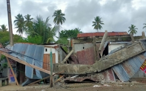 Gempa 6,2 M di Majene, Sejumlah Warga Terjebak Bangunan Roboh