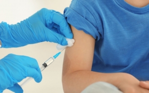 Epidemiolog 'Sentil' Pemerintah Soal Pemilihan Influencer Vaksinasi Corona