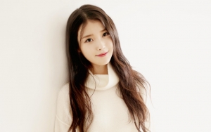 Bawakan Konsep Elegan, IU Ngintip Cantik Dalam Teaser Lagu Pra-rilis 'Celebrity'