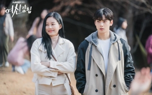 Cha Eunwoo Protes Barang Pemberian Park Yoo Na di Lokasi Syuting 'True Beauty'