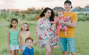 Celine Cantik Berponi Hingga Senyum Demi Anak Meski Diisukan Cerai, Stefan William Kemana?
