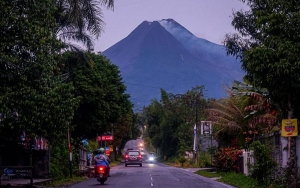 Gunung Merapi Kembali Erupsi, Ada Kemungkinan Letusan Eksplosif