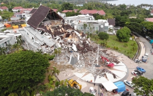 Miris, Korban Gempa Mamuju Nekat Cari Kartu Keluarga di Reruntuhan Agar Dapat Bantuan Pemerintah