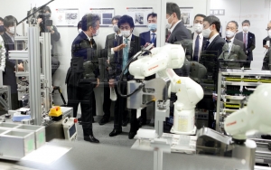 Jepang Kembangkan Robot Untuk Tingkatkan Testing COVID-19 