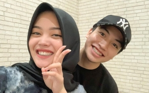 Diberi Cincin, Putri Delina Dilamar Jeffry Reksa Secara Langsung di Hadapan Keluarga?