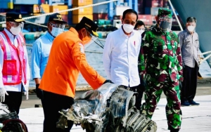 Saksikan Puing Pesawat Sriwijaya Air, Jokowi Beri Peringatan Pada Jajarannya