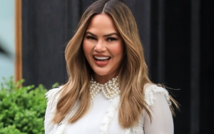 Chrissy Teigen Girang Bukan Main Gara-Gara Di-Follow Joe Biden Usai 4 Tahun Diblokir Trump