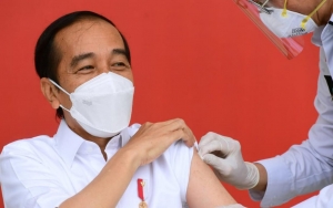 Jokowi Isyaratkan Lampu Hijau Vaksinasi COVID-19 Mandiri Untuk Pengusaha