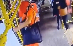 Viral Penumpang Bus Curi Hand Sanitizer, Ini Respon TransJakarta