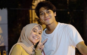 Rizky Billar Berlutut Melamar Lesty Kejora Secara Live, Hadiahkan Cincin Indah Ini