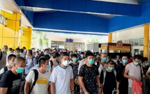 Pemerintah Larang WNA Masuk, Ratusan Warga Tiongkok Justru Mendarat di Bandara Soetta