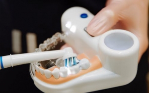 Beri Contoh Cara Menyikat Gigi yang Benar