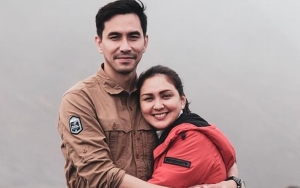 Dukungan Manis Darius Sinathrya untuk Donna Agnesia yang Terpapar COVID-19