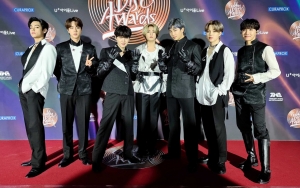 BTS Heboh Banget Saat Lihat Abs Satu Sama Lain di Lokasi Syuting