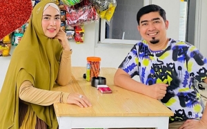 April Jasmine Curhat Sering Kena Tegur Ustaz Solmed Akibat Sibuk Main HP, Ceritanya Bikin Ngakak