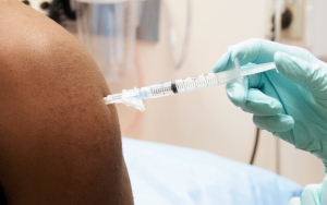 Dokter Ungkap Penyebab Penerima Vaksin Masih Bisa Positif Corona