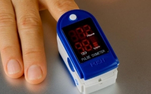 Rilis Pedoman Baru, WHO Wajibkan Pasien Isolasi Mandiri COVID-19 Punya Oximeter