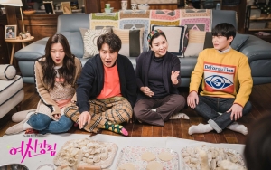 Akting Emosional Moon Ga Young Buat Kagum Para Aktor Senior 'True Beauty'