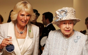 Camilla Disebut Jadi Alasan Ratu Elizabeth Ogah Turun Takhta