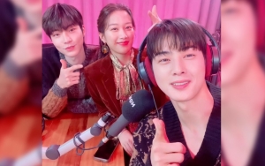 Cha Eunwoo ke Luar Negeri, Moon Ga Young Bersandar Manja di Bahu Hwang In Yeop 'True Beauty'
