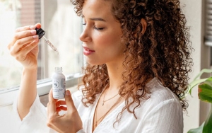 7 Alasan Pentingnya Penggunaan Serum Wajah untuk Rutinitas Skincare Sehari-hari