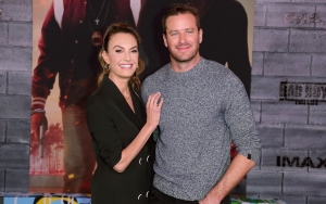 Armie Hammer Terlibat Kasus Seks Dan 'Kanibalisme', Ini Respon Elizabeth Chambers Sang Mantan Istri