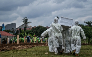 Tertukarnya Jenazah COVID-19 Bikin Pemakaman Kacau, Keluarga Pukul Petugas Hingga Pingsan