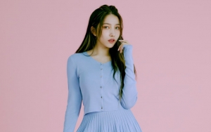 Sowon G-Friend Tuai Kritik Posting Foto Mesra Bareng Patung Tentara Nazi