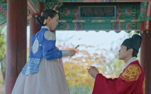 Undang Tawa, Begini Lucunya Improvisasi Shin Hye Sun dan Kim Jung Hyun Saat Syuting 'Mr. Queen'