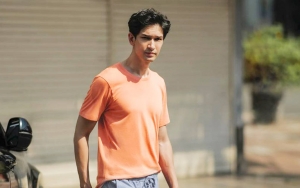 Jomblo Tapi Halu, Dimas Beck Jemput 'Pacar' Pakai Mobil Sport