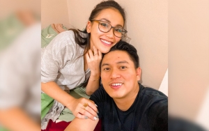 Hapus Foto Bersama, Ayu Ting Ting Batal Nikah Dengan Adit Jayusman?