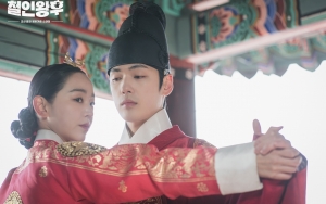 Shin Hye Sun 'Mr.  Queen' Nomor 1, Peringkat Kim Jung Hyun Turun Di Daftar Terbanyak Dibicarakan