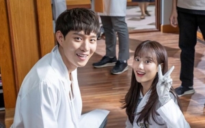 Syuting Cameo 'True Beauty', Kim Young Dae Kenang Karakter Naeun APRIL di 'Extraordinary You'