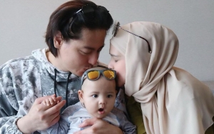 Roger Danuarta Ajak Keluarga Cut Meyriska Rayakan Imlek, Sang Putra Dapat Angpau