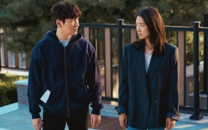 Cho Seung Woo dan Park Shin Hye Tampilkan Kerja Tim Yang Hebat di Lokasi 'Sisyphus: The Myth'